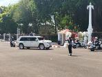 prabowo-naik-di-atas-kap-nihhhh.jpg