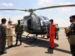 prabowo-naik-heli.jpg