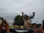 prabowo-saat-melambaikan-tangan-kepada-masyarakat-yogyakarta.jpg