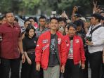 prabowo-sambut-kedatangan-kaesang_20231012_214750.jpg