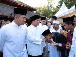 prabowo-subianto-ibadah-salat-idul-fitri-1445-hijriah-di-masjid-nurul-wathon.jpg