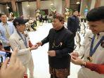 Ketika Prabowo Subianto Memberikan Pin Kepada Atlet Peraih Medali Emas Olimpiade 2024