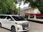 prabowo-subianto-menumpangi-alphard-tiba-di-kediamannya-jalan-kertanegara-iv-sebelum-debat-capres.jpg