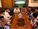 prabowo-subianto-menyambangi-kantor-pengurus-besar-nahdatlul-ulama-pbnu_20180716_212454.jpg