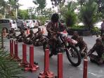 prajurit-grup-2-kopassus-atraksi-debus-peringati-hari-pahlawan_20161109_162847.jpg