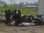 prajurit-tni-dan-atm-latihan-penanggulangan-bencana_20160731_185917.jpg