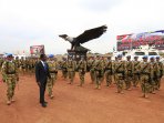 prajurit-tni-di-afrika-terima-medali-un_20160725_135732.jpg