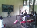 prajurit-tni-jadi-guru-di-wilayah-terpencil-perbatasan-ri-png_20160112_150427.jpg