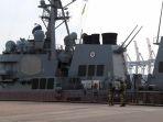 prajurit-ukraina-menjaga-kapal-perusak-rudal-as-uss-donald-cook.jpg