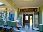 prajurit-yonkav-12beruang-cakti-menyemprotkan-cairan-disinfektan.jpg