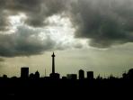 prakiraan-cuaca-jakarta-monumen-nasional-monas_20160513_125553.jpg