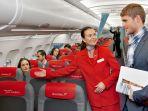 pramugari-dan-penumpang-austrian-airlines.jpg