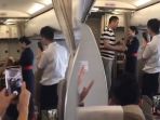 pramugari-dilamar-kekasih_20180913_225802.jpg