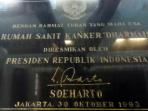 prasasti-peresmian-rs-kanker-dharmais_20160428_115205.jpg