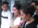 presenter-dahsyat-ayu-dewi-syahnaz-shadiqah-dan-dede-kusnandar_20160323_163549.jpg