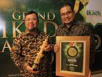 presiden-act-ibnu-khajar-terima-best-ngo-ikadi.jpg