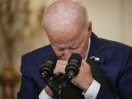 presiden-as-joe-biden-berhenti-sejenak-saat.jpg