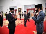 presiden-beri-ucapan-selamat-pada-menparekraf-sandiaga-uno_20201223_212527.jpg
