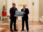 presiden-chechnya-ramzan-kadyrov-presiden-rusia-vladimir-putin-87678.jpg