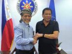 presiden-filipina-rodrigo-duterte-dan-pimpinan-mnlf-nur-misuari_20170605_194727.jpg