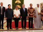 presiden-indonesia-joko-widodo-bersama-ketua-ioc-dan-oca.jpg