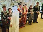presiden-joko-widodo-berjabat-tangan-dengan-putra-presiden-uni-emirat-arab-uea.jpg