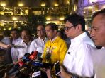 presiden-joko-widodo-bersama-dengan-ketua-umum-partai-golkar-airlangga-hartarto_20180527_211022.jpg
