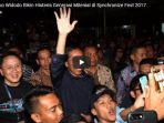 presiden-joko-widodo-bikin-histeris-generasi-milenial-di-synchronize-fest-2017_20171011_131036.jpg