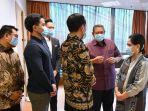 presiden-joko-widodo-ditemani-iriana-dan-kaesang-pangarep-jenguk-ani-yudhoyono.jpg