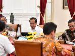 presiden-joko-widodo-jokowi-duduk-bersebelahan-dengan-sekretaris-kabinet-pramono-anung-dan-pratikno.jpg