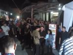 presiden-joko-widodo-jokowi-melayat-besannya-ignatius-didit-supriyadi_20180403_225255.jpg