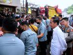 presiden-joko-widodo-jokowi-membagikan-bantuan-sembako-di-bogor.jpg