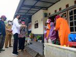 presiden-joko-widodo-jokowi-meninjau-vaksinasi-door-to-door-121.jpg