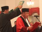 presiden-joko-widodo-melantik-hakim-konstitusi-arief-hidayat_20180327_232725.jpg