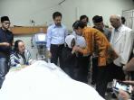presiden-joko-widodo-melayat-alm-gubernur-kepri-hm-sani_20160408_225535.jpg