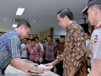 presiden-joko-widodo-meninjau_20161011_204639.jpg
