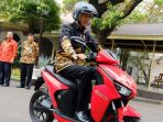 presiden-joko-widodo-menjajal-motor-listrik-gesits-di-istana-kepresidenan_20181107_124929.jpg