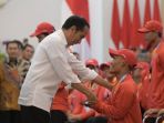 presiden-joko-widodo-menyerahkan-bonus-untuk-para-atlet-asian-para-games-2018_20181013_150709.jpg