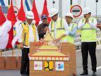presiden-joko-widodo-n-tenga-jalan-tol-semarang-demak-seksi-2-ruas-sayung-demak.jpg