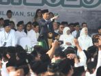 presiden-joko-widodo-pimpin-apel-hari-santri-2023-di-surabaya_20231022_102546.jpg