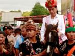 presiden-joko-widodo-saat-menghadiri-festival-sandalwood-pertengahan-juli-2017-lalu_20180312_214049.jpg