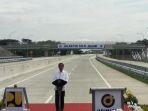 presiden-joko-widodo-saat-meresmikan-tol-segmen-sragen-ngawi.jpg