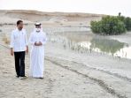 presiden-joko-widodo-tanam-mangrove-di-abu-dhabi_20211104_142006.jpg