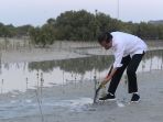presiden-joko-widodo-tanam-mangrove-di-abu-dhabi_20211104_143023.jpg<pf>presiden-joko-widodo-tanam-mangrove-di-abu-dhabi_20211104_142220.jpg<pf>presiden-joko-widodo-tanam-mangrove-di-abu-dhabi_20211104_142723.jpg<pf>presiden-joko-widodo-tanam-mangrove-di-abu-dhabi_20211104_142006.jpg<pf>presiden-joko-widodo-tanam-mangrove-di-abu-dhabi_20211104_141556.jpg