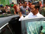 presiden-jokowi-bagikan-kis-kip-dan-kss-di-pontianak_20150824_173131.jpg