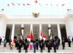 presiden-jokowi-berfoto-bersama-kabinet-indonesia-maju_20191023_160249.jpg