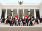 presiden-jokowi-berfoto-bersama-kabinet-indonesia-maju_20191023_162124.jpg