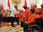 presiden-jokowi-berikan-bonus-atlet-asian-para-games-2018_20181013_174117.jpg