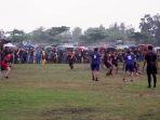 presiden-jokowi-bermain-bola-bevvv.jpg