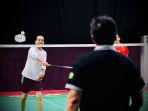 presiden-jokowi-bermain-bulutangkis-dengan-tim-piala-thomas-4.jpg